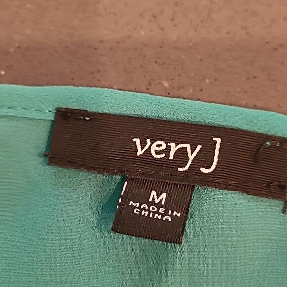 Very J sz M green with embroidery neckline - Picture 6 of 8